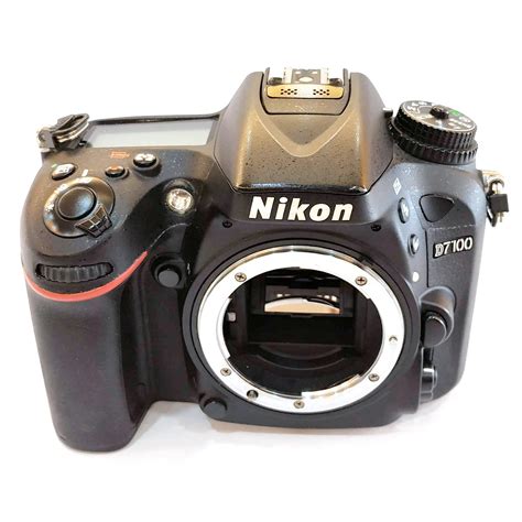 USED Nikon D7100 SLR Camera Body S N 6205703 Near New Condition