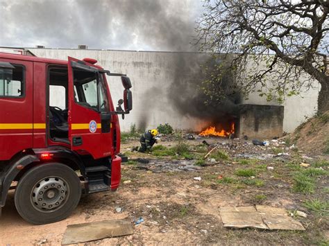 Homem morre carbonizado em incêndio que atingiu anexo de galpão no