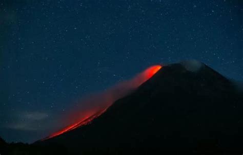 Sepekan Gunung Merapi Keluarkan Kali Guguran Lava Dengan Jarak