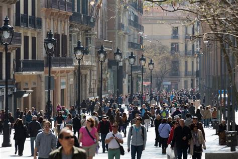 Aumenta El Tr Fico Peatonal En Las Calles Comerciales De Espa A