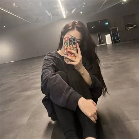 Giselle Kim Selfie Mirror Scenes Quick Mirrors Selfies