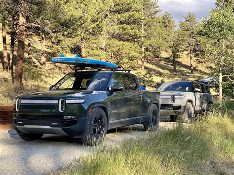 Rivian R1t R1s With Max Pack Battery Top 400 Mile Epa Range