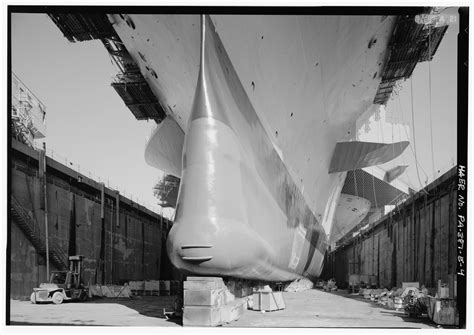 [5000 x 3536] USS John F. Kennedy (CV-67) in dry dock : r/WarshipPorn