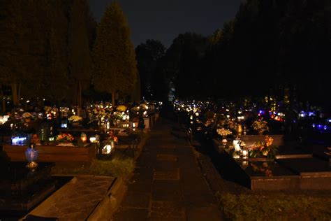 Wszystkich Wi Tych Cmentarz Komunalny W Jastrz Biu Zdroju Noc