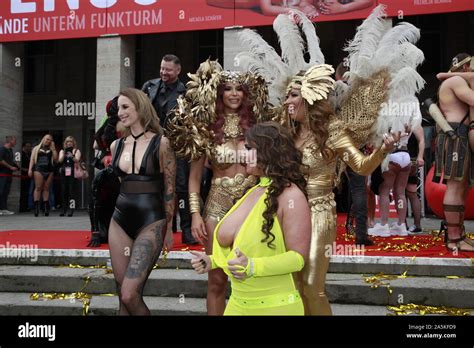 Micaela Schäfer Liah Lou Medusa und Patricia Blanco bei der Eröffnung