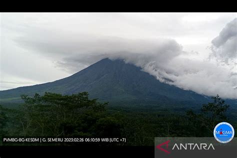 Gunung Semeru Kembali Erupsi Disertai Awan Panas Guguran ANTARA News