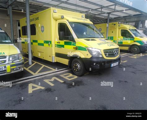 Puertas De Ambulancia Fotograf As E Im Genes De Alta Resoluci N Alamy