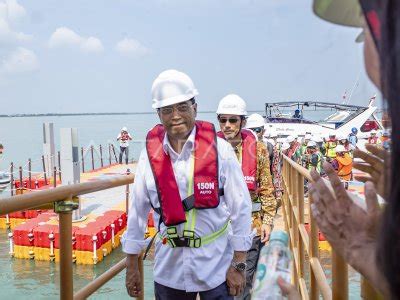 KUNJUNGAN MENHUB DI PELABUHAN PATIMBAN ANTARA Foto