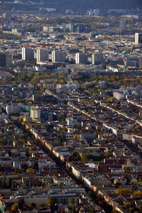 Berlin Aus Der Vogelperspektive Stadtansicht Mit Blick Ber Den