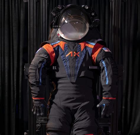 This is the new spacesuit that will be used by Artemis astronauts on ...