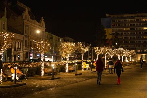 Luminițele de sărbători s au aprins la Cluj de 1 Decembrie Iluminat