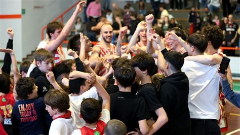 Oleggio Basket La Stagione Si Chiude Con Una Bella Vittoria Contro