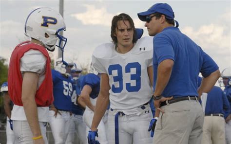 Coach Taylor in Action - TV Fanatic