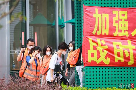 第22个全民国防教育日，上海防空警报试鸣，开展防空疏散演练人员工程楼宇