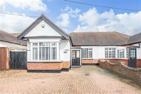 Stambridge Road Rochford Ss4 3 Bed Semi Detached Bungalow For Sale