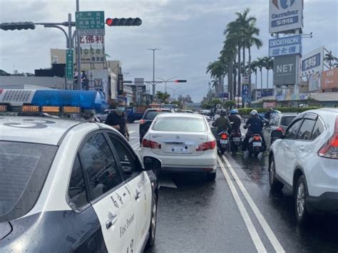 車輛路中拋錨 竹園警及時援助解危 今傳媒 Jnews