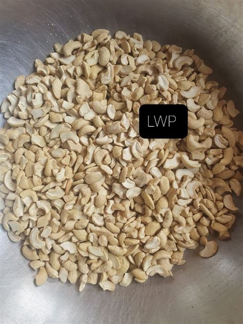 Raw White Lwp Cashew Nut Packaging Size Kg At Rs Kg In Honnavar