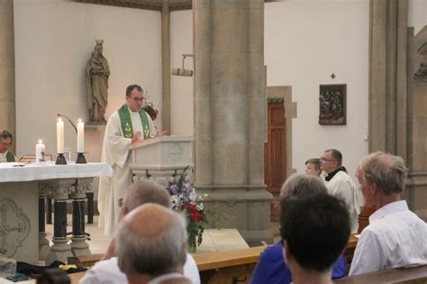 Goldenes Priesterjubil Um Von Pfarrer Norbert Hilbig Am Juni