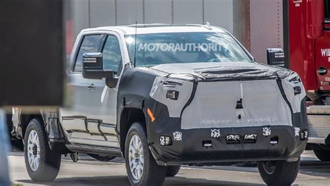 Chevrolet Silverado Hd Spy Shots Big Changes Pegged For Cabin