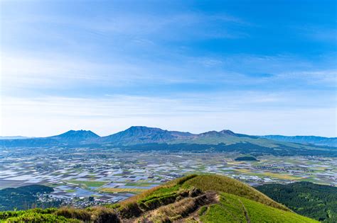 阿蘇山の全貌や町並みを一望出来てしまう贅沢な展望台。熊本県の大観峰への行き方。