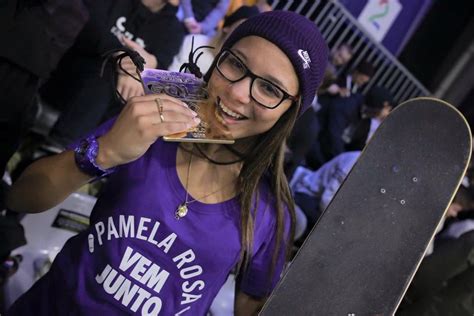 Skatista Pâmela Rosa Comemora Entrada No Guinness Book Sonho