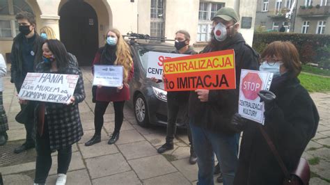 Protest pracowników łódzkich domów kultury przeciwko centralizacji