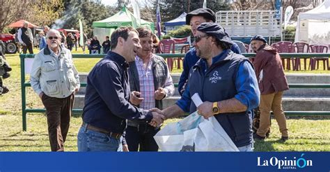 Juan Pablo Luque recorrió la 45 Expo Rural de Esquel en el Día del