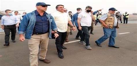 Avião de Bolsonaro arremete no MT por causa de fumaça de incêndios