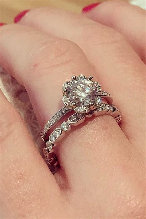 15 Gorgeous And Elegant Floral Engagement Rings