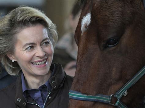 Best Tigt Bekannter Wolfsr De Hatte Pony Von Ursula Von Der Leyen