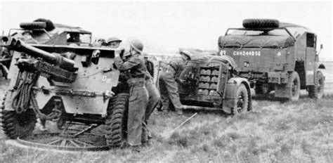 Photo QF 25 Pounder Howitzer Crew Readying Their Gun Date And