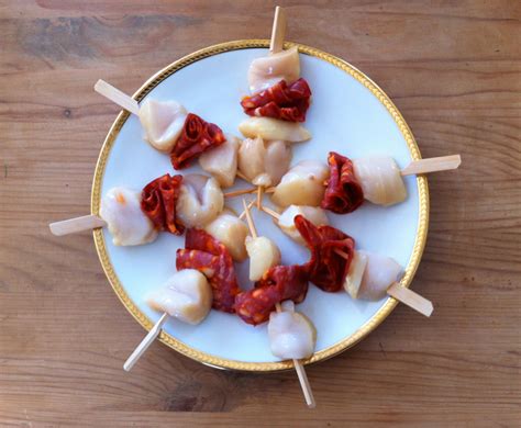 Brochettes De Noix De Saint Jacques Au Chorizo Avec Une Pointe De