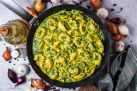 Tortellini Mit Spinatsoße Feedmedaily