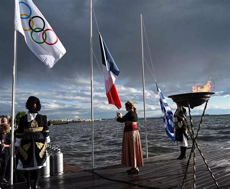 Paris 2024 la flamme olympique va être remise à Tony Estanguet en