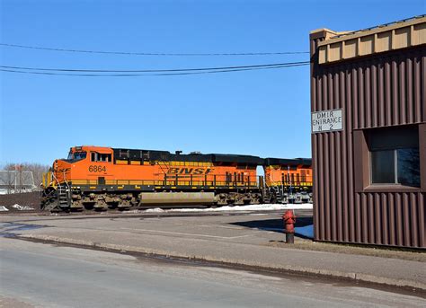 Lost A Bnsf Ore Train Eases Across 2nd Street In Proctor Flickr