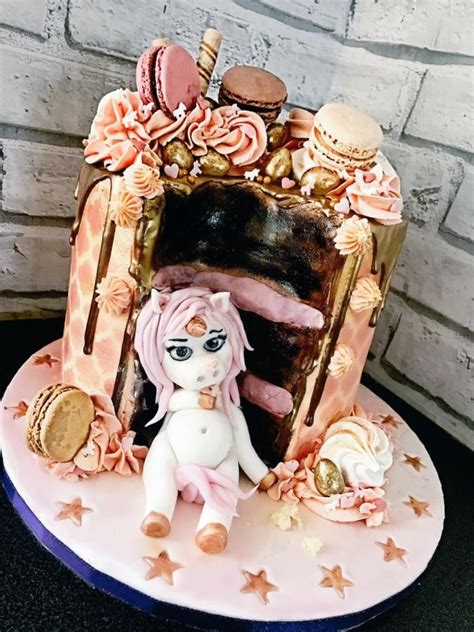 There Is A Cake That Looks Like It Has Been Made To Look Like A Doll