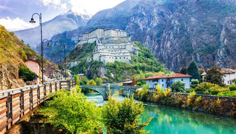 Bard Il Borgo Fortificato In Valle D Aosta