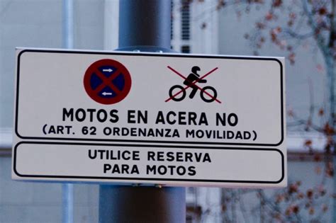 Cosas Que Debes Saber Si Quieres Aparcar Tu Moto En Las Aceras De