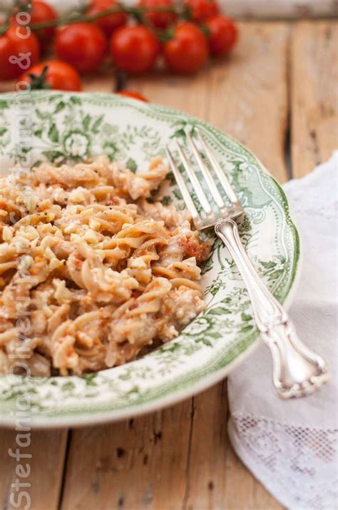 Pasta Con Pesto Di Pomodori Secchi E Ricotta Ricetta Petitchef