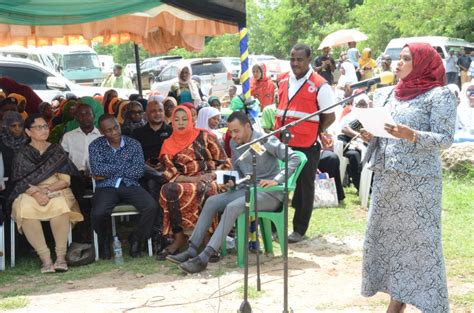 WAZIRI WA ELIMU NA MAFUNZO YA AMALI ZANZIBAR AZINDUA KITUO CHA MAFUNZO