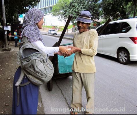 Inilah 4 Waktu Utama Bersedekah Agar Pahalanya Berlipat Ganda Yang