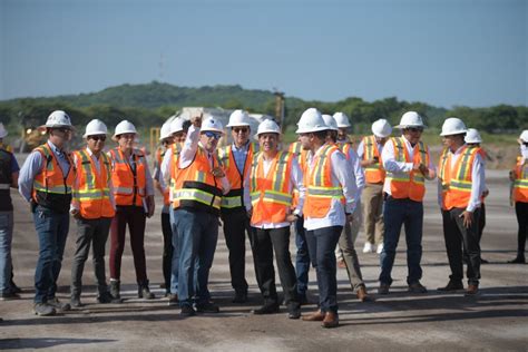 Gobernador visita la nueva planta de Constellation Brands la inversión