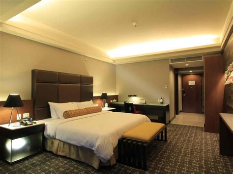 The Bellevue Manila - Jon to the World Travel Blog