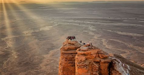 Here S Why Riyadh S Edge Of The World Is A Geological Marvel Worth Visiting