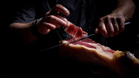 Cómo cortar correctamente el jamón ibérico paso a paso Mil Bellotas