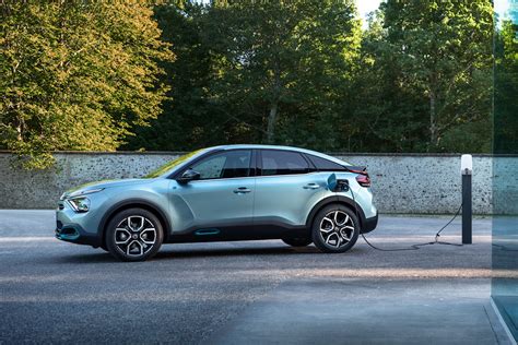 Citroen shows electric e-C4 hatchback - car and motoring news by CompleteCar.ie