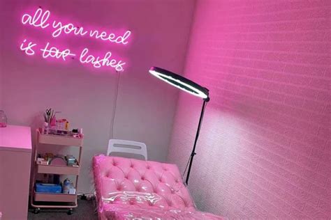 13 Ways To Beautify A Salon With Beauty Neon Signs