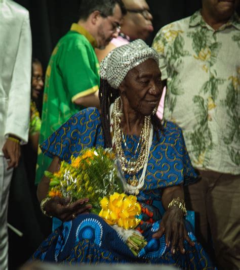 Lia de Itamaracá prestigia festa de lançamento do enredo do Império da