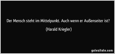 Der Mensch Steht Im Mittelpunkt Auch Wenn Er Außenseiter Ist