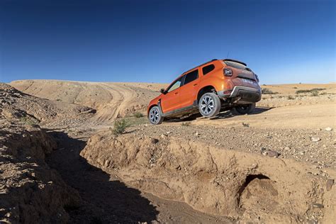 Test Dacia Duster Deze Betaalbare 4x4 Daagt Peperdure Land Rovers Uit